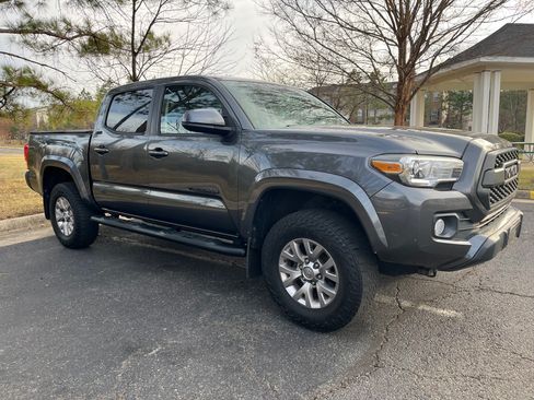 Used 2016 Toyota Tacoma SR5 image 5