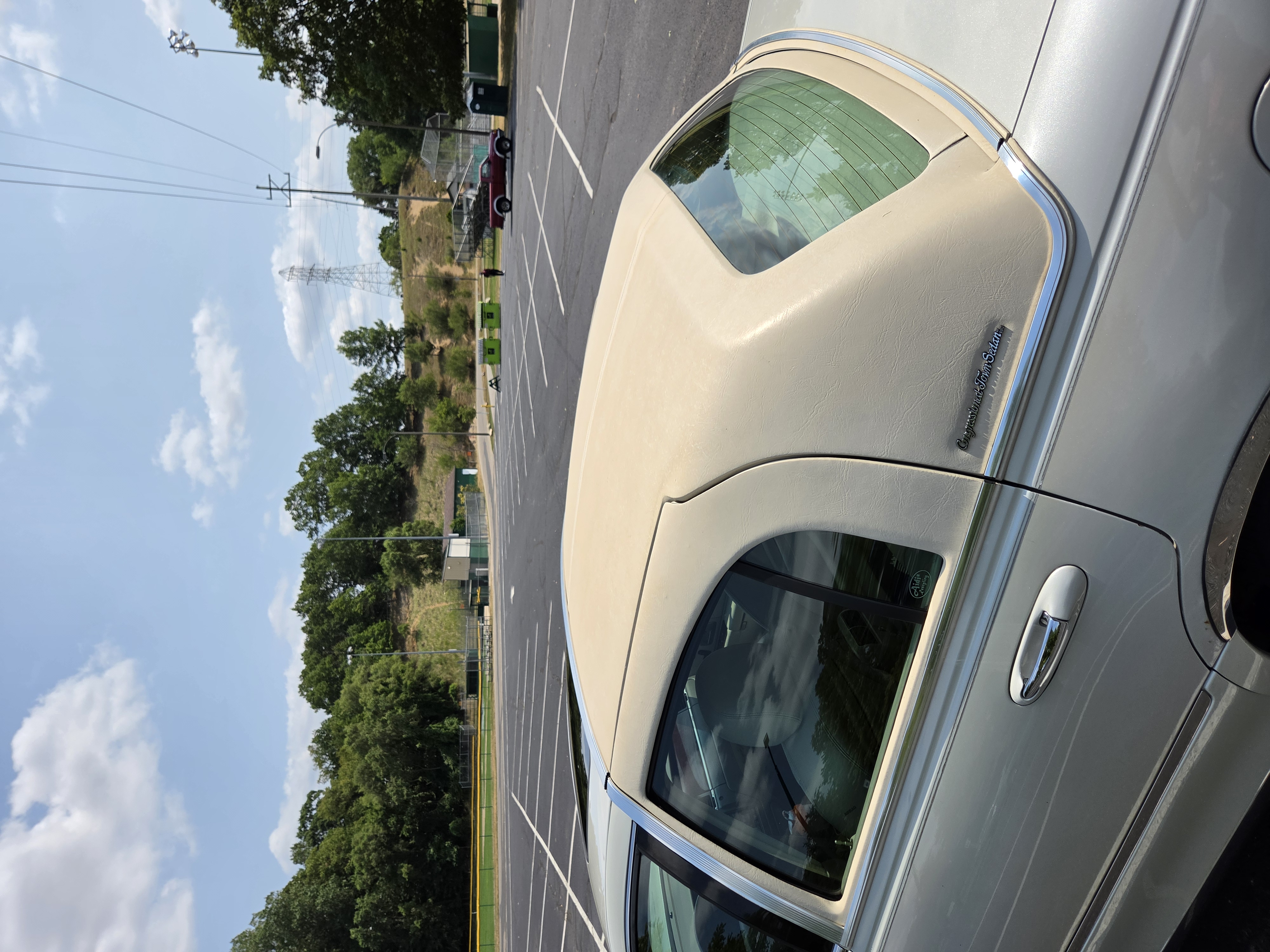 Used 2005 Lincoln Town Car Signature Limited RWD image 10