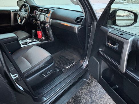 Used 2016 Toyota 4Runner SR5 Premium image 11