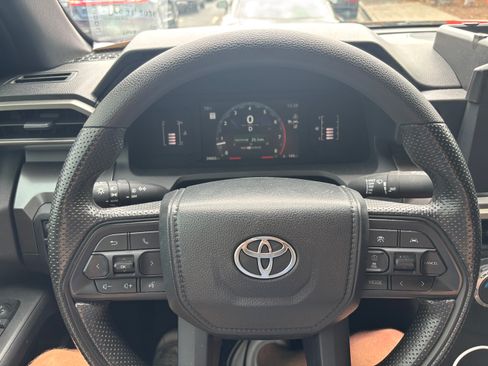 Used 2024 Toyota Tacoma SR5 AWD/4WD image 10