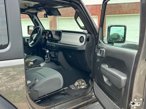Used 2024 Jeep Wrangler Sport AWD/4WD image 10