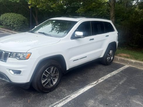 Used 2020 Jeep Grand Cherokee Limited AWD/4WD image 2