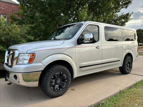 Used 2013 Nissan NV 3500 SL w/ Technology Pkg RWD image 8