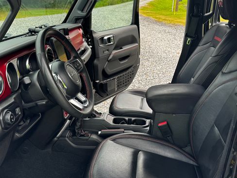 Used 2023 Jeep Gladiator Rubicon w/ Cold Weather Group AWD/4WD image 8