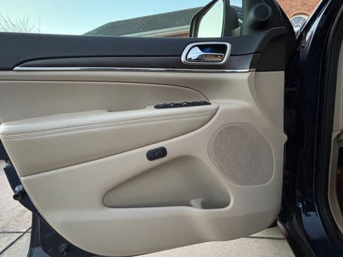 Used 2015 Jeep Grand Cherokee Limited image 16