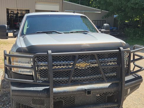 Used 2010 Chevrolet Silverado 2500 LT w/ Interior Plus Package AWD/4WD image 18