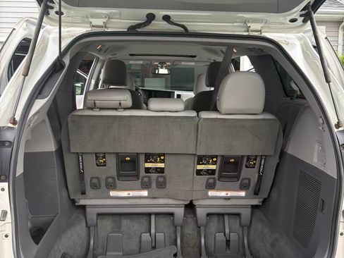 Used 2015 Toyota Sienna XLE w/ XLE Navigation Package AWD/4WD image 12