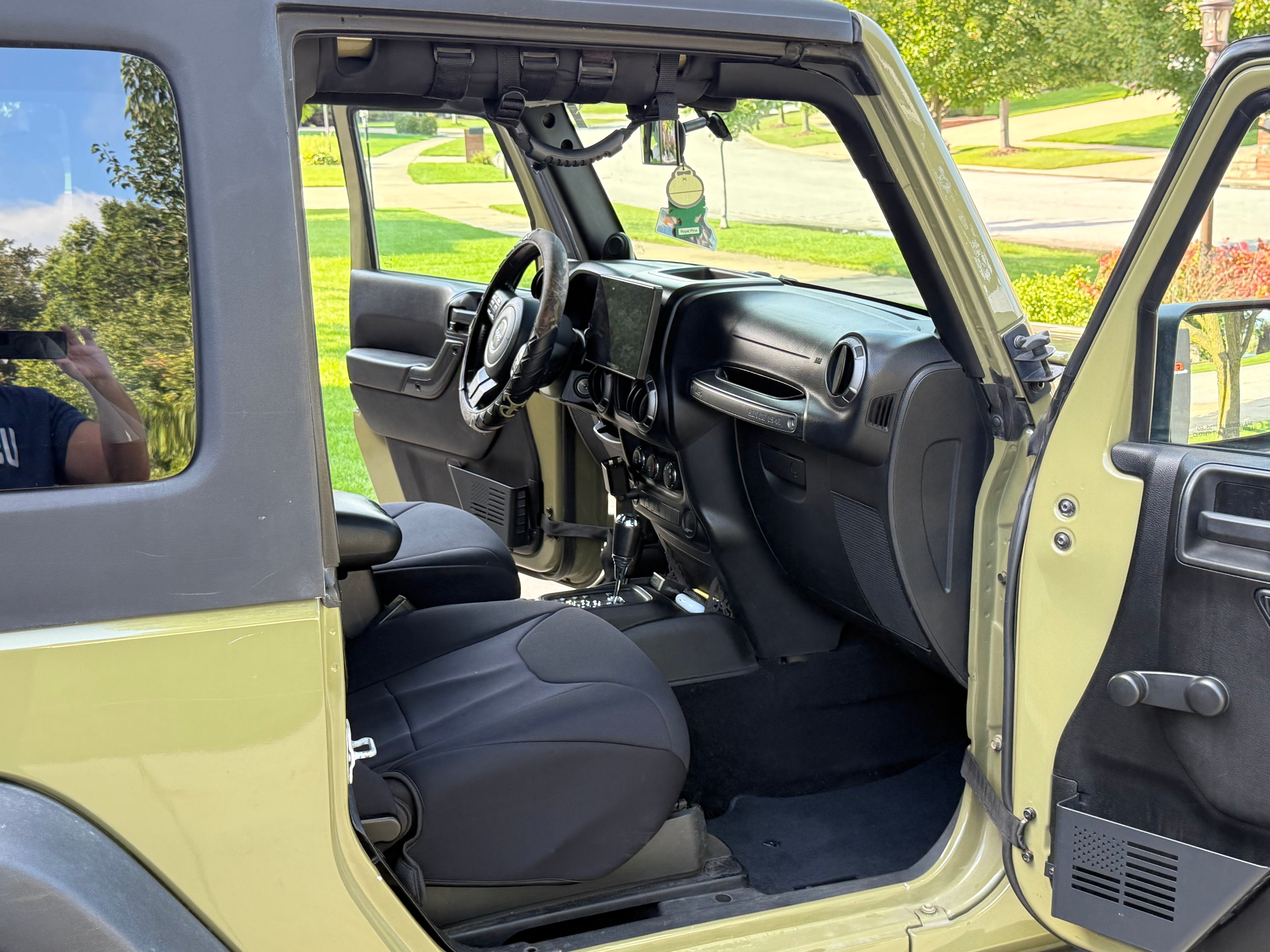 Used 2013 Jeep Wrangler Sport w/ Connectivity Group AWD/4WD image 9