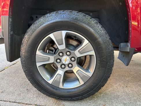 Used 2019 Chevrolet Colorado Z71 AWD/4WD image 11