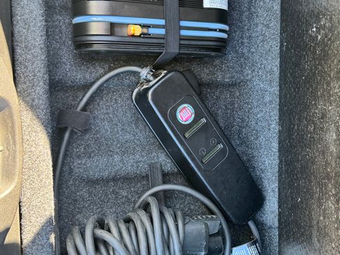 Used 2015 FIAT 500 e w/ Esport Package image 9