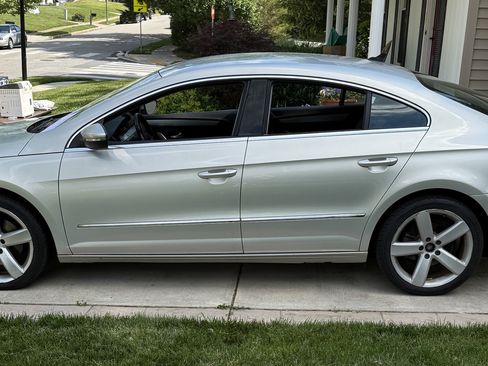Used 2011 Volkswagen CC Lux Limited FWD image 1
