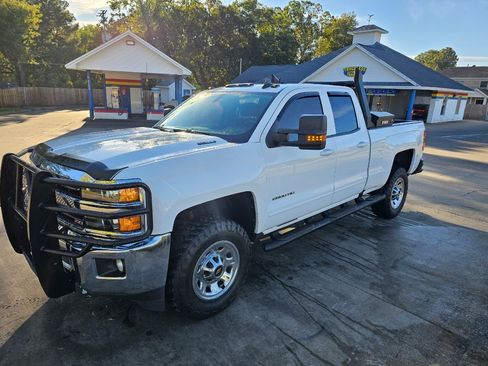 Used 2019 Chevrolet Silverado 2500 LT w/ Z71 Package, Off-Road image 5