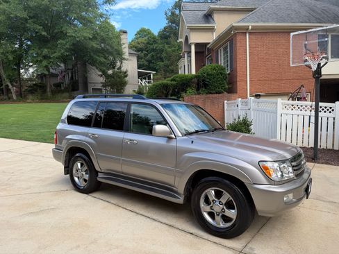 Used 2006 Toyota Land Cruiser AWD/4WD image 2