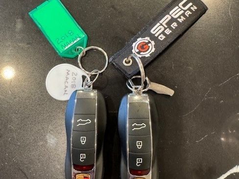 Used 2018 Porsche Macan S image 13