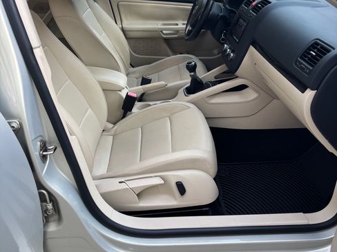 Used 2010 Volkswagen Jetta TDI image 17