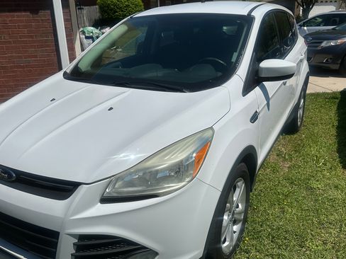 Used 2015 Ford Escape SE image 4