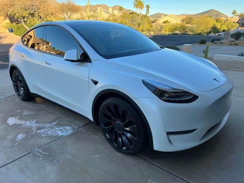 Used 2022 Tesla Model Y Performance AWD/4WD image 11
