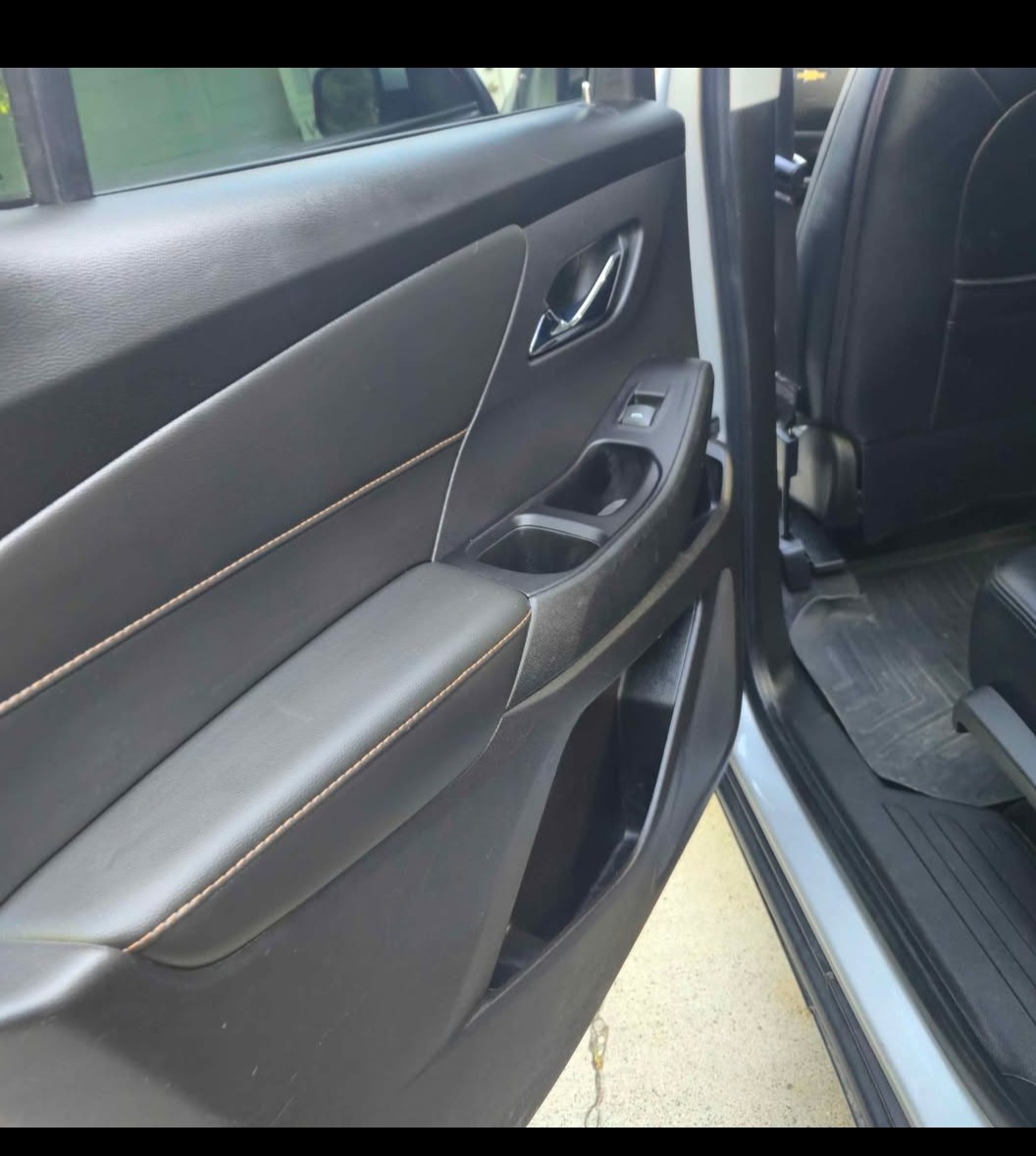 Used 2018 Chevrolet Traverse LT FWD image 7