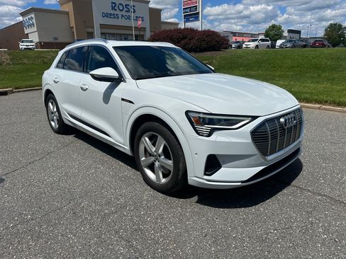 Used 2019 Audi e-tron Premium Plus image 1