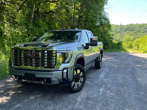 Used 2025 GMC Sierra 2500 Denali w/ Denali Reserve Package AWD/4WD image 11