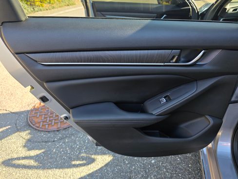 Used 2018 Honda Accord EX-L image 18