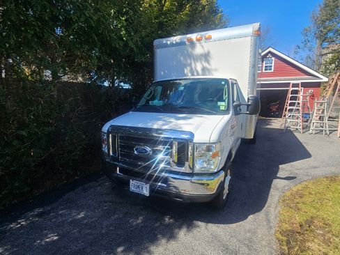 Used 2016 Ford E-450 and Econoline 450 Super Duty w/ Exterior Upgrade Package image 1