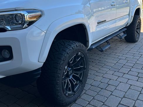 Used 2019 Toyota Tacoma SR5 image 17