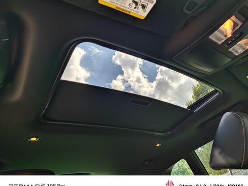 Used 2015 Dodge Challenger SRT w/ Technology Group image 21