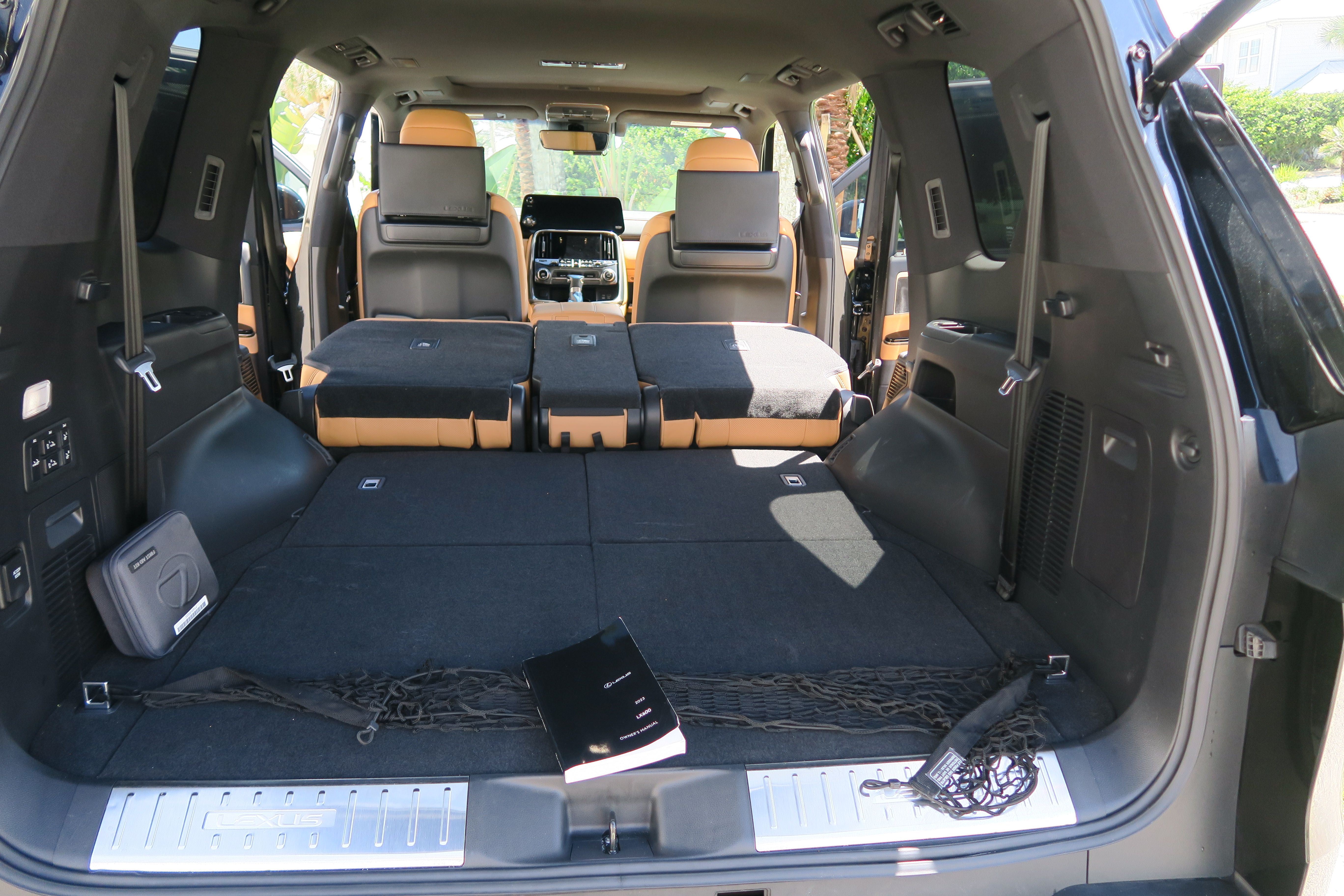 Used 2023 Lexus LX 600 4WD w/ Accessory Package (Z1) image 10