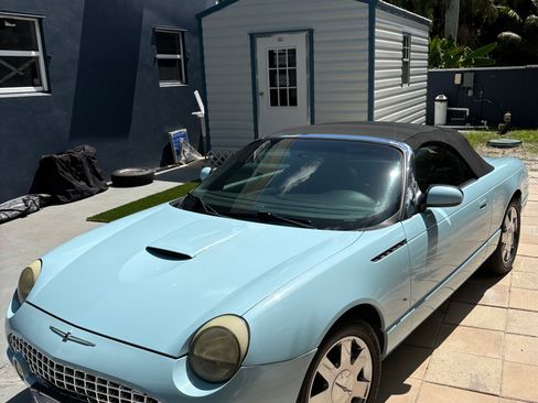 Used 2003 Ford Thunderbird image 2