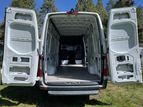 Used 2022 Mercedes-Benz Sprinter 2500 image 15