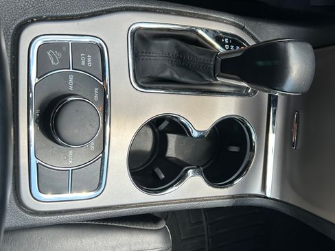 Used 2019 Jeep Grand Cherokee Limited w/ Luxury Group II AWD/4WD image 17