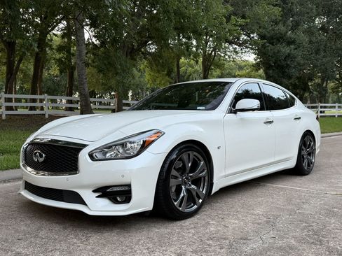 Used 2019 INFINITI Q70 Luxe w/ Sport Package RWD image 1
