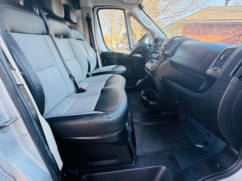 Used 2018 RAM ProMaster 2500 w/ Interior Convenience Group image 10