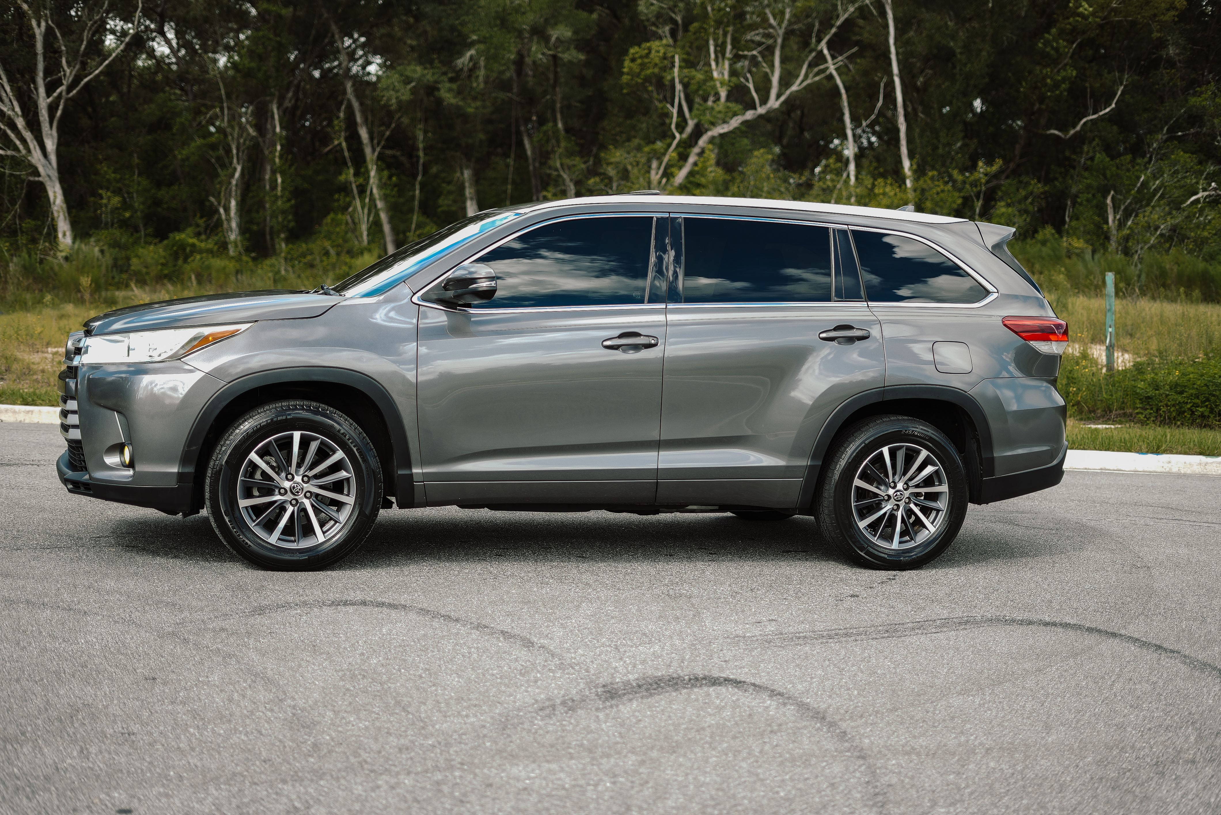 Used 2017 Toyota Highlander XLE FWD image 13