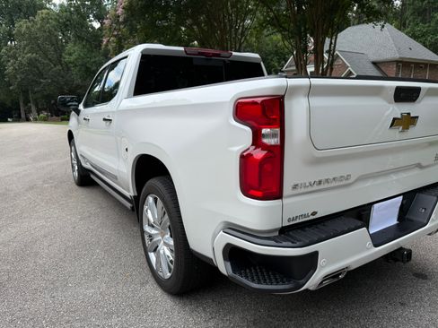 Used 2025 Chevrolet Silverado 1500 High Country w/ High Country Premium Package AWD/4WD image 24