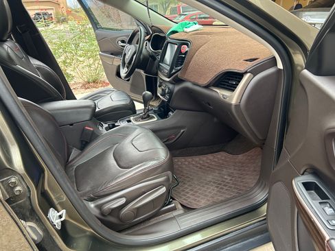 Used 2015 Jeep Cherokee Trailhawk w/ Comfort/Convenience Group image 12