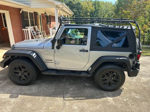 Used 2016 Jeep Wrangler Sport image 2