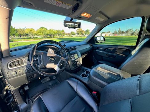 Used 2014 Chevrolet Silverado 2500 LTZ w/ LTZ Plus Package image 9