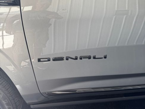 Used 2026 GMC Yukon Denali w/ Sun & Power Step Package AWD/4WD image 14