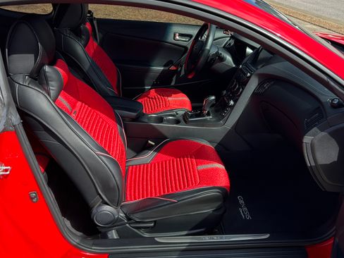 Used 2015 Hyundai Genesis 3.8 image 24