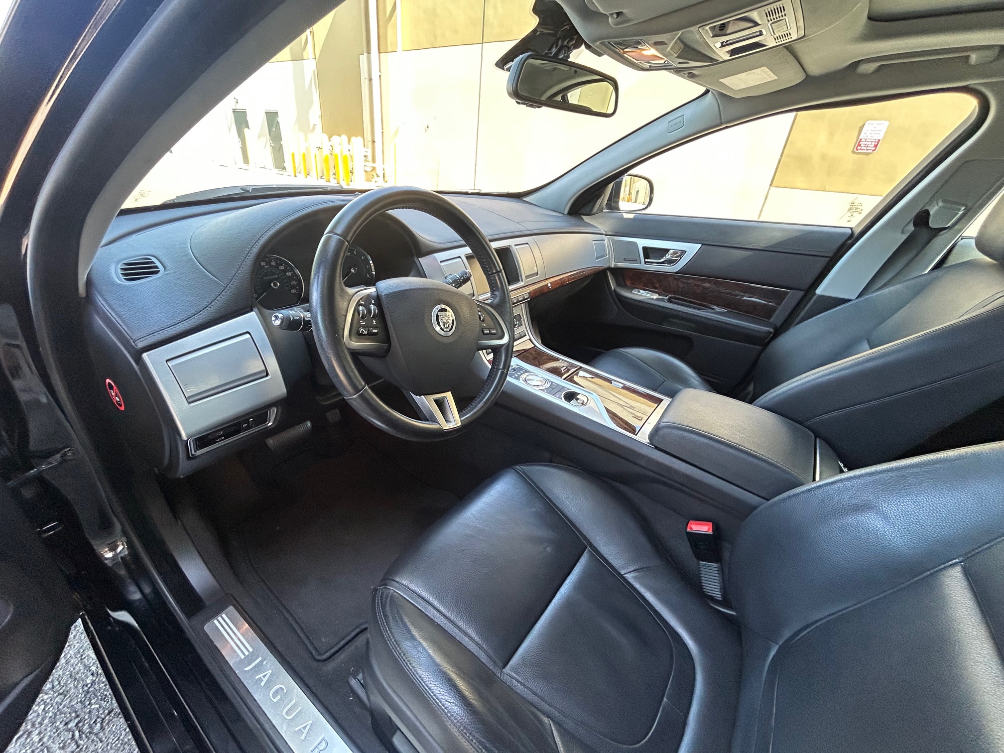 Used 2013 Jaguar XF 3.0 RWD image 9