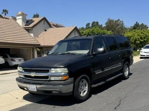 Used 2004 Chevrolet Suburban LT w/ Preferred Equipment Group image 1