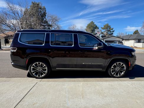 Used 2023 Jeep Grand Wagoneer Series III w/ HD Trailer Tow Package image 13