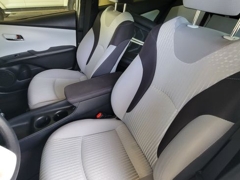 Used 2017 Toyota Prius Two image 9