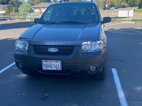 Used 2006 Ford Escape 2WD Hybrid image 2