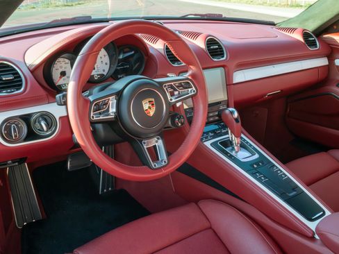 Used 2023 Porsche 718 Cayman GT4 image 13