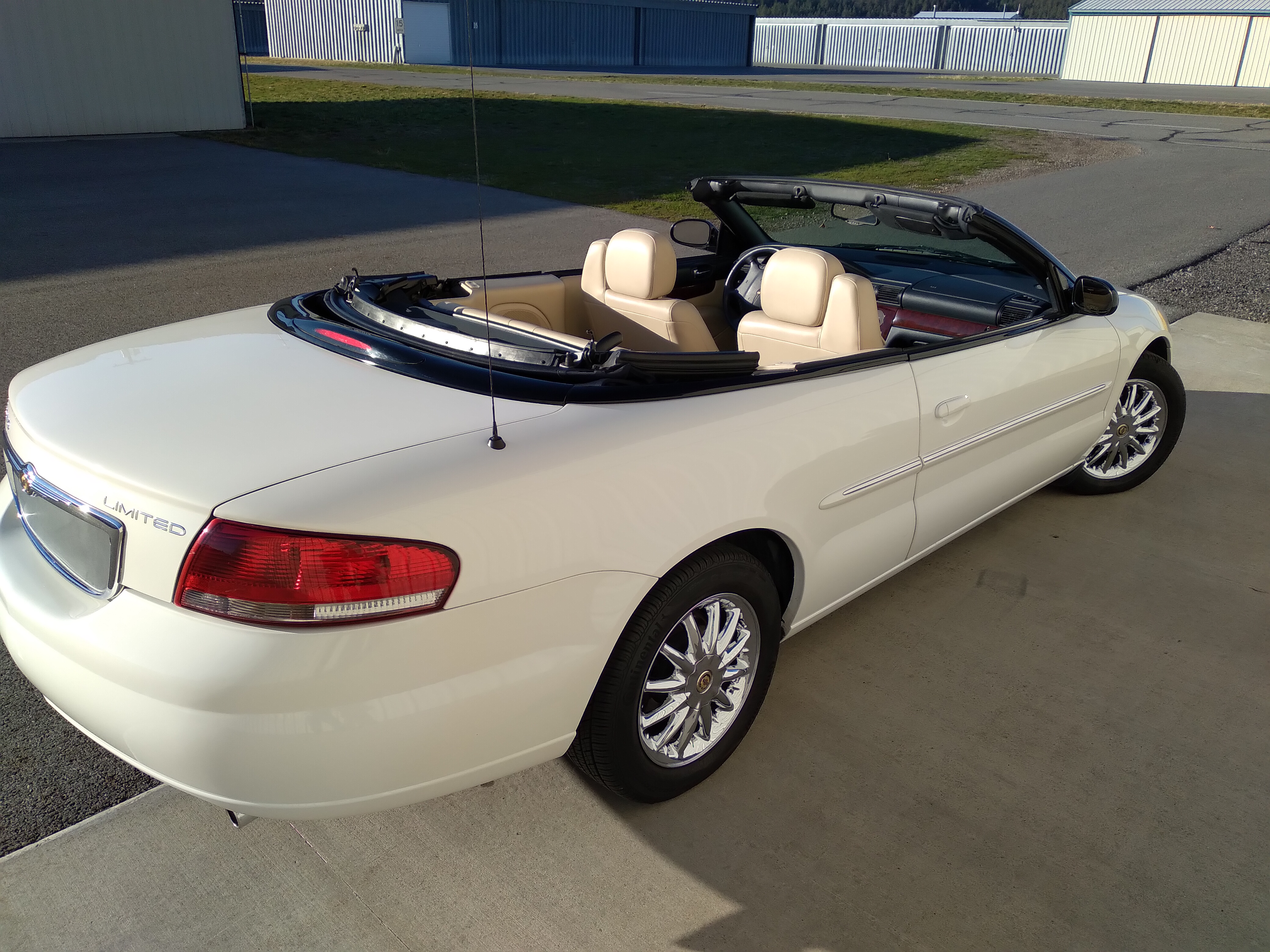 Used 2002 Chrysler Sebring Limited FWD image 4