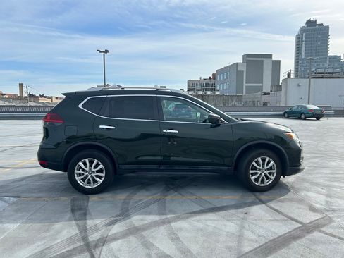 Used 2018 Nissan Rogue SV image 5