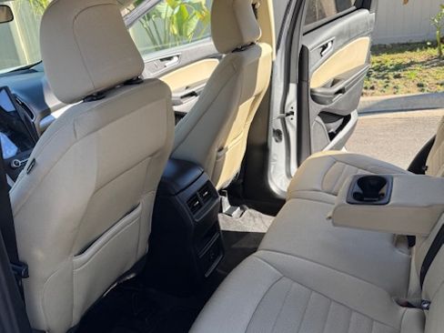 Used 2021 Ford Edge SE w/ Cargo Accessory Package image 13